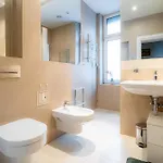 Victus Family Close To The By Renters